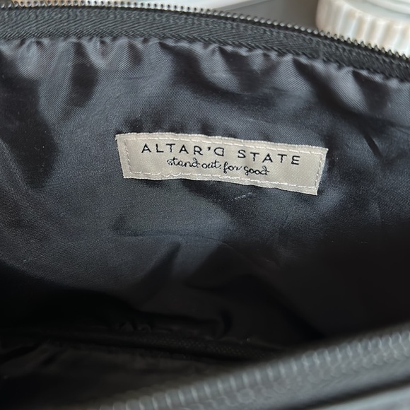 ⚡️ HOST PICK ⚡️ Altar’d State Pouch - Picture 4 of 5
